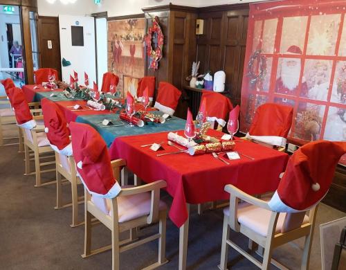 DINING-ROOM-CHRISTMAS-2024 (1)