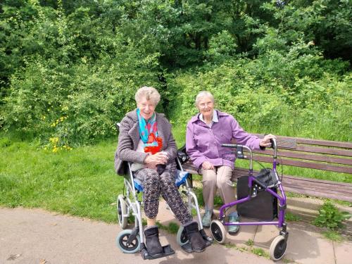 RESIDENTS-ON-BENCH